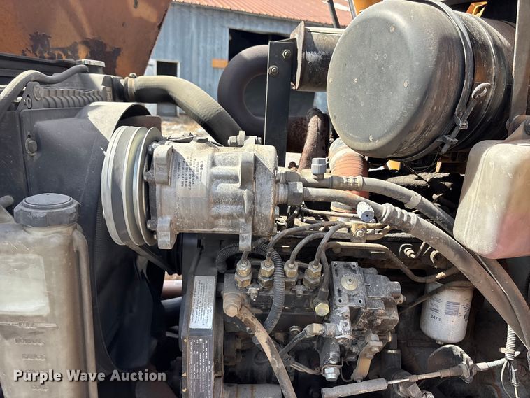 image for item EA4557 2004 Case 570 MXT landscape tractor