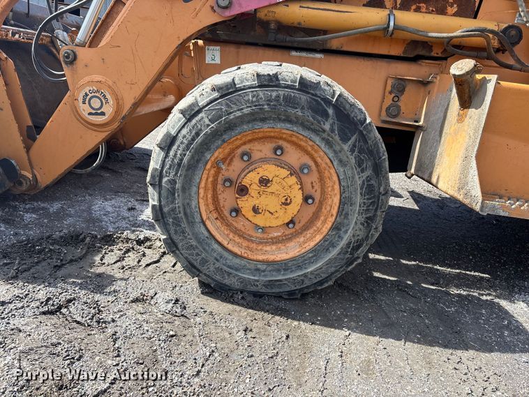 image for item EA4557 2004 Case 570 MXT landscape tractor