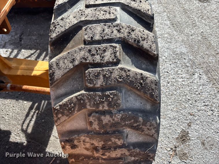 image for item EA4557 2004 Case 570 MXT landscape tractor