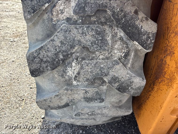 image for item EA4557 2004 Case 570 MXT landscape tractor