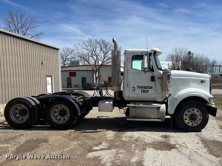 image for item EA4565 2005 International 9900i semi truck