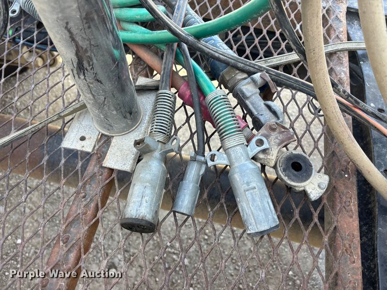 image for item EA4565 2005 International 9900i semi truck