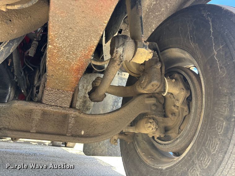 image for item EA4565 2005 International 9900i semi truck