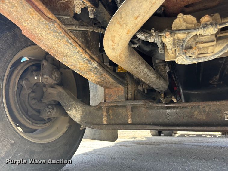 image for item EA4565 2005 International 9900i semi truck