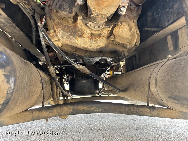 image for item EA4565 2005 International 9900i semi truck