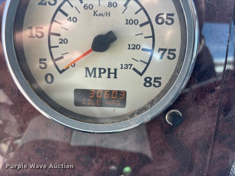 image for item EA4565 2005 International 9900i semi truck