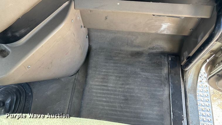 image for item EA4565 2005 International 9900i semi truck