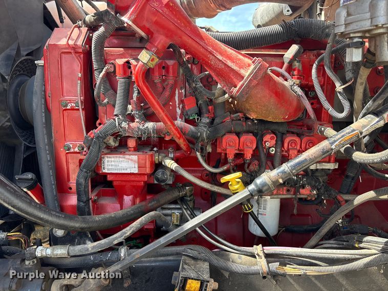 image for item EA4565 2005 International 9900i semi truck