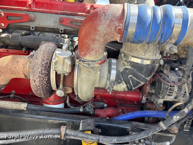 image for item EA4565 2005 International 9900i semi truck