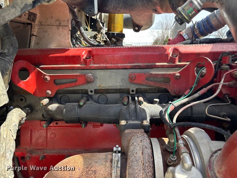 image for item EA4565 2005 International 9900i semi truck