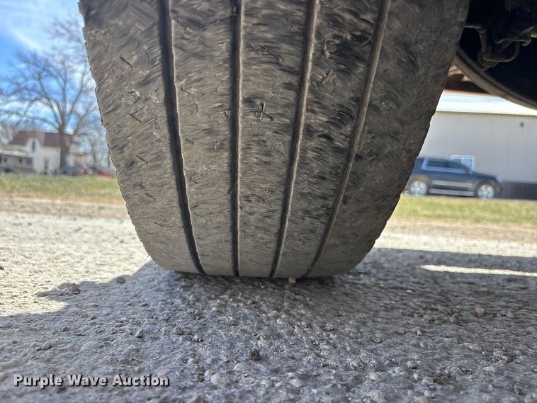 image for item EA4565 2005 International 9900i semi truck