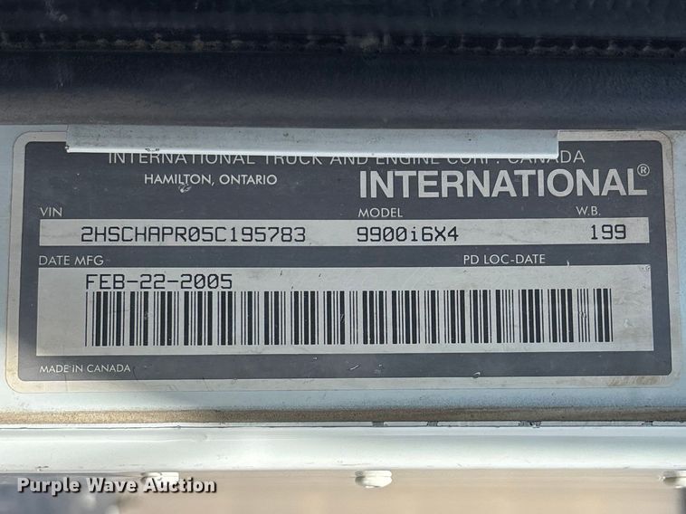 image for item EA4565 2005 International 9900i semi truck
