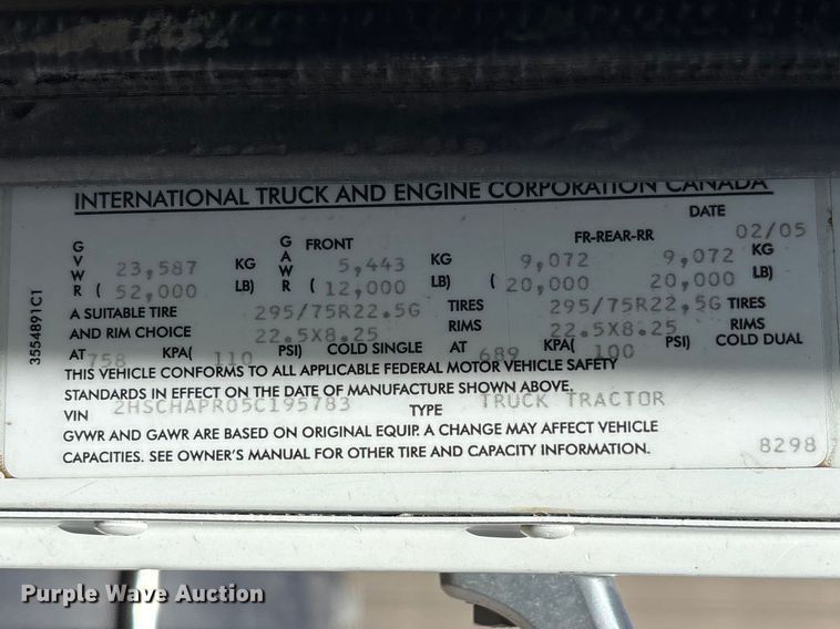 image for item EA4565 2005 International 9900i semi truck