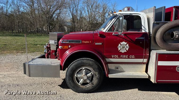 image for item ED2462 1969 GMC 6500 V-Eight pumper fire truck