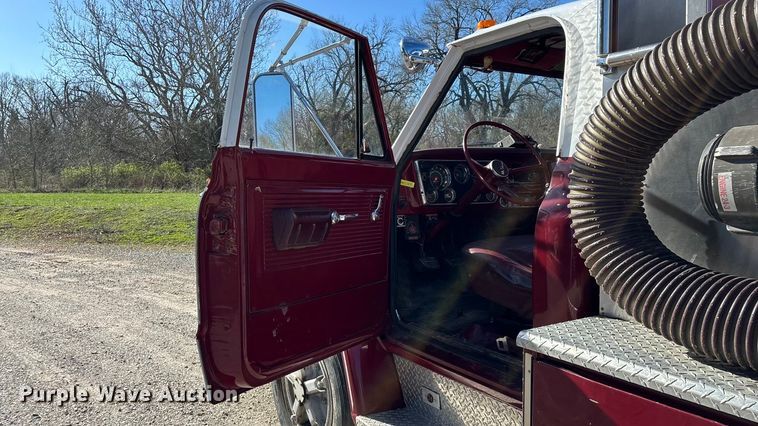 image for item ED2462 1969 GMC 6500 V-Eight pumper fire truck