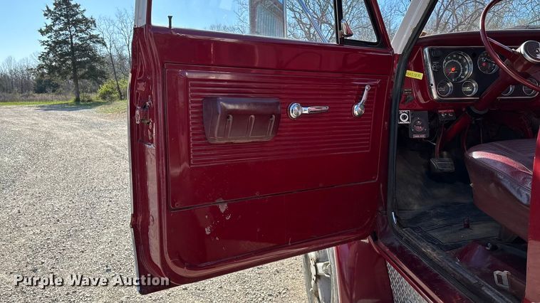 image for item ED2462 1969 GMC 6500 V-Eight pumper fire truck