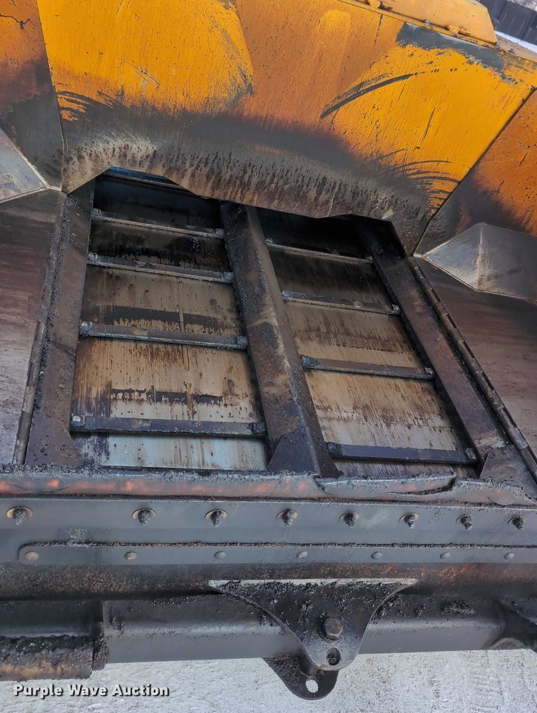 image for item EG2731 2011 Mauldin 1750C paver