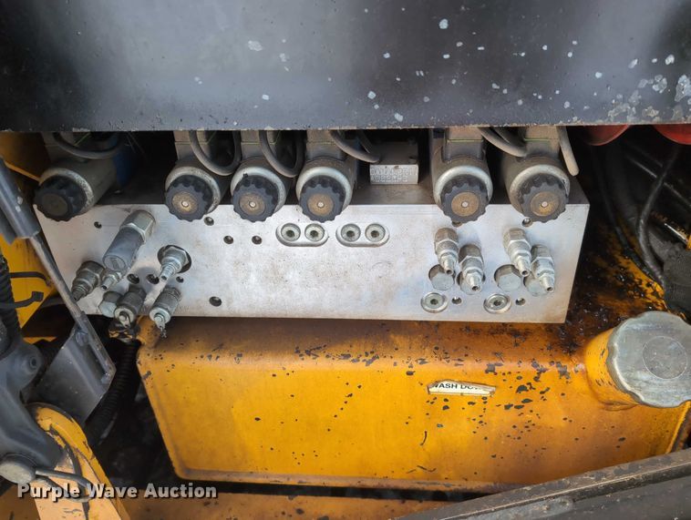 image for item EG2731 2011 Mauldin 1750C paver