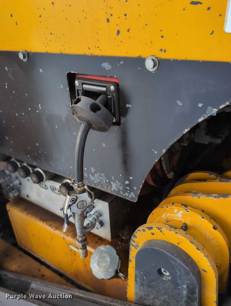 image for item EG2731 2011 Mauldin 1750C paver