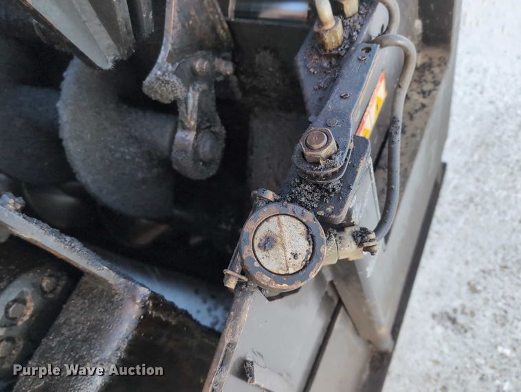 image for item EG2731 2011 Mauldin 1750C paver