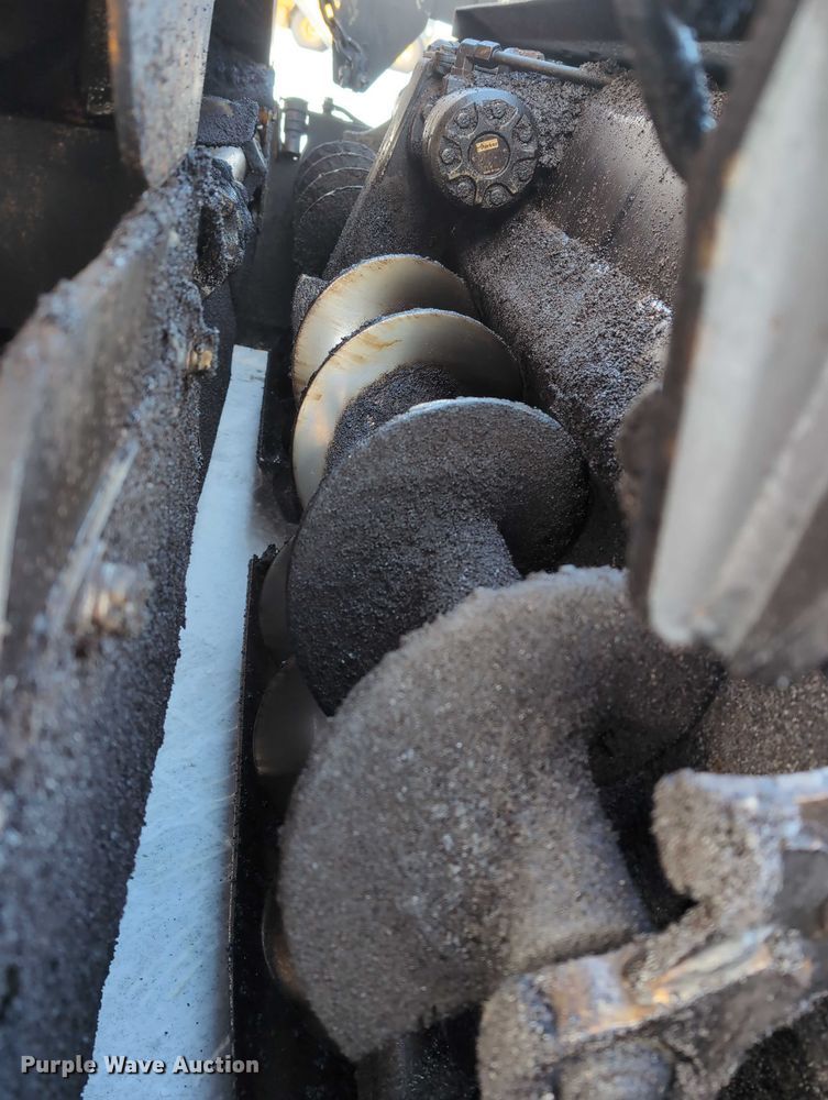 image for item EG2731 2011 Mauldin 1750C paver