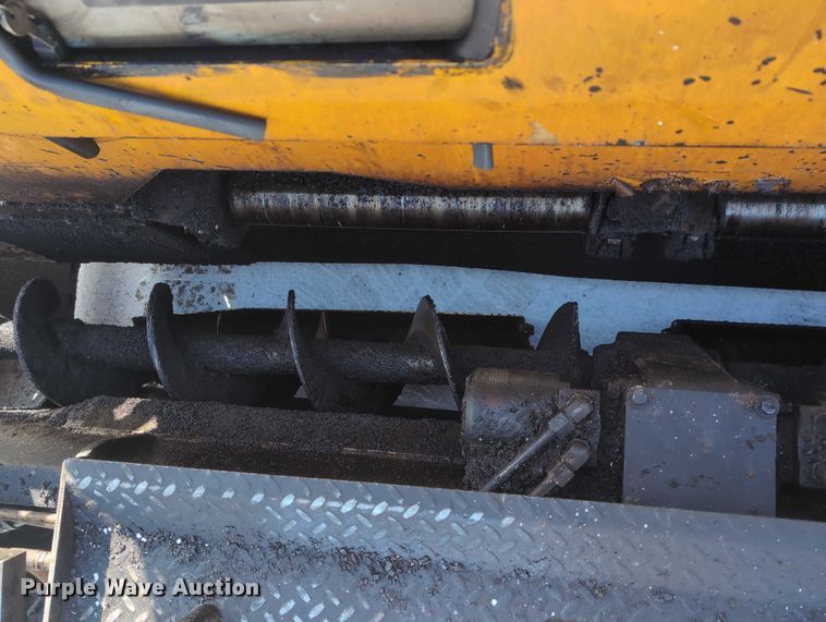 image for item EG2731 2011 Mauldin 1750C paver