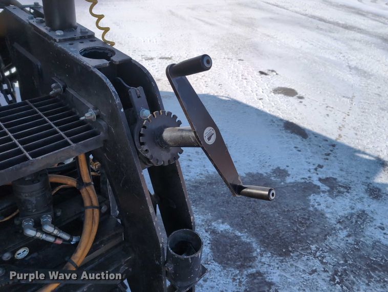 image for item EG2731 2011 Mauldin 1750C paver