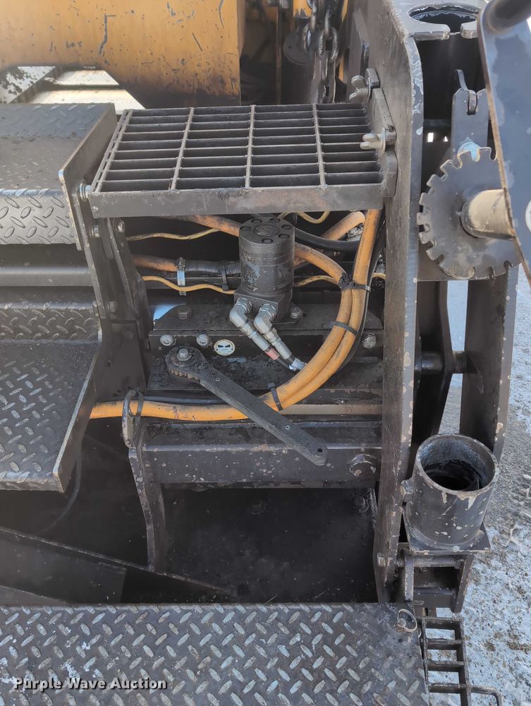 image for item EG2731 2011 Mauldin 1750C paver