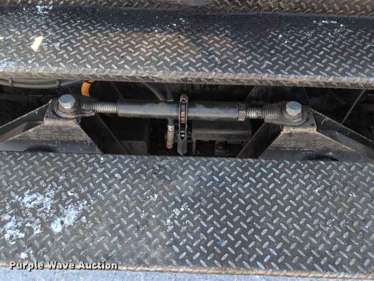 image for item EG2731 2011 Mauldin 1750C paver