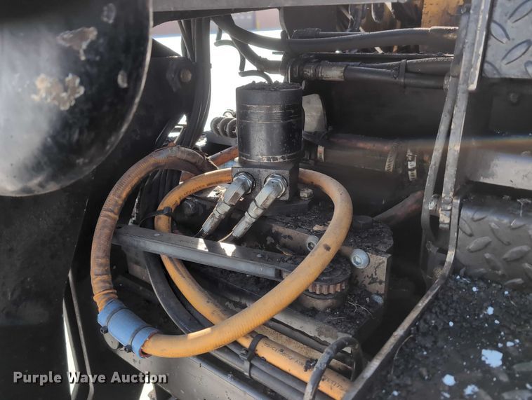 image for item EG2731 2011 Mauldin 1750C paver