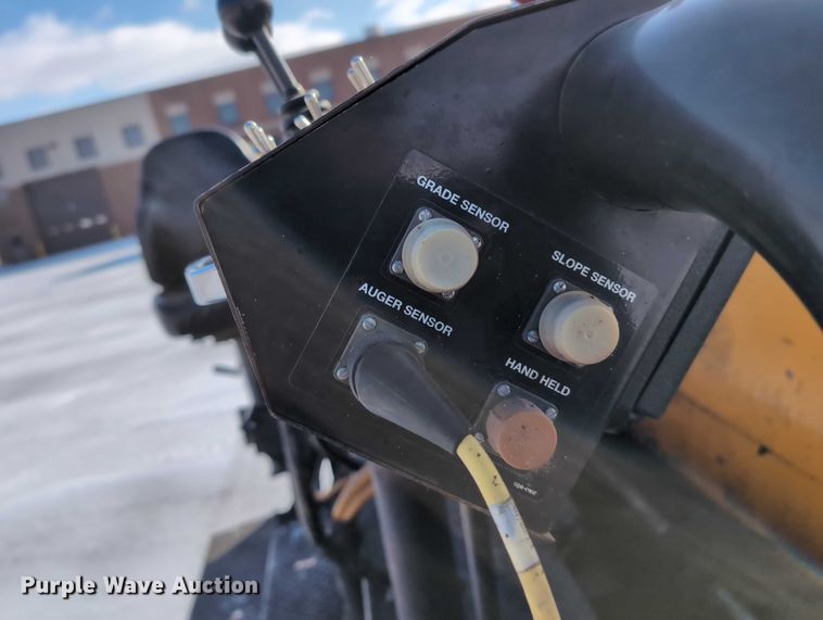 image for item EG2731 2011 Mauldin 1750C paver