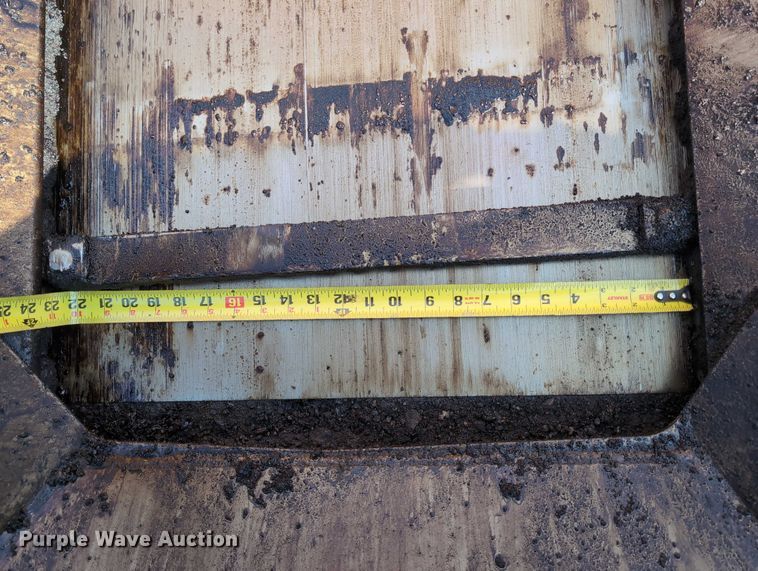 image for item EG2731 2011 Mauldin 1750C paver