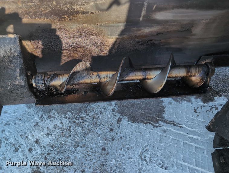 image for item EG2731 2011 Mauldin 1750C paver