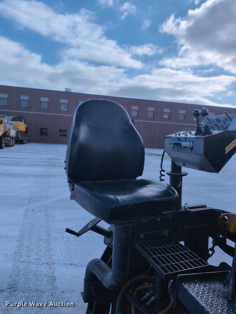 image for item EG2731 2011 Mauldin 1750C paver