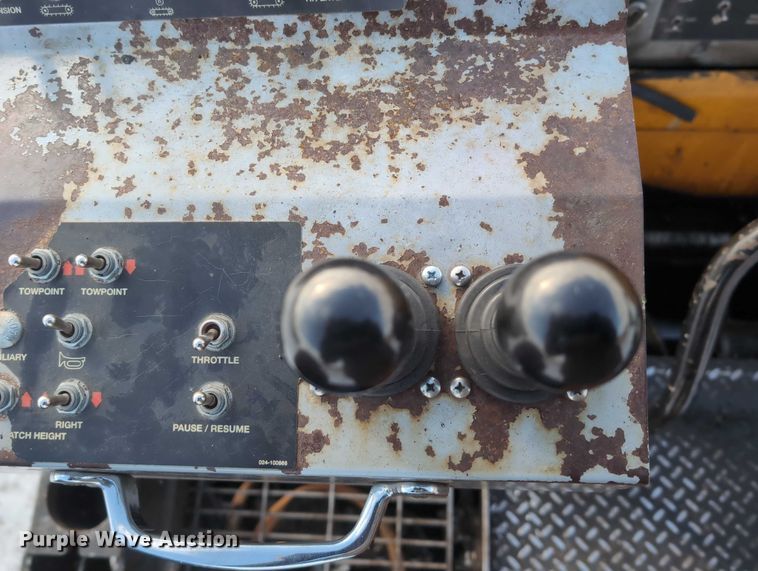 image for item EG2731 2011 Mauldin 1750C paver