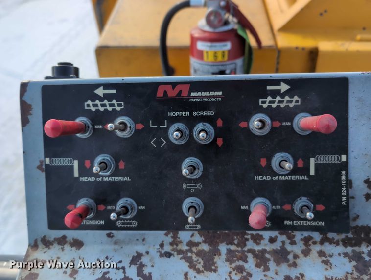 image for item EG2731 2011 Mauldin 1750C paver