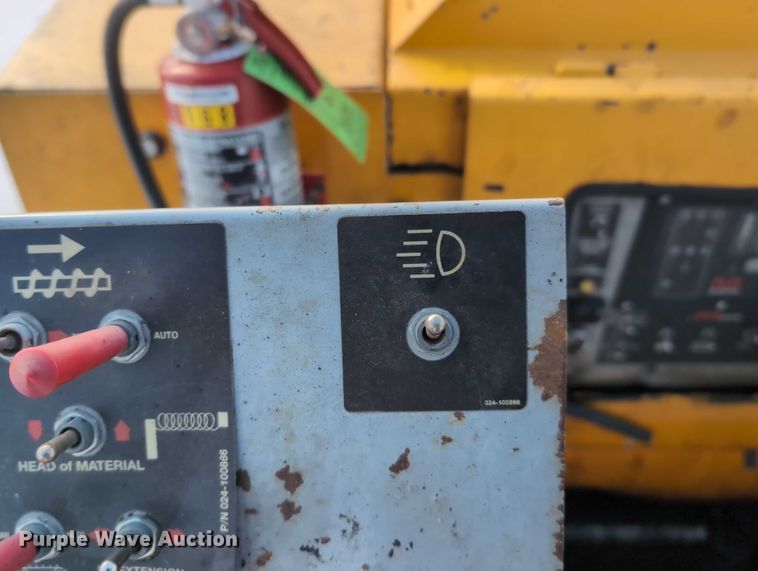 image for item EG2731 2011 Mauldin 1750C paver