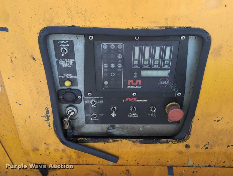 image for item EG2731 2011 Mauldin 1750C paver