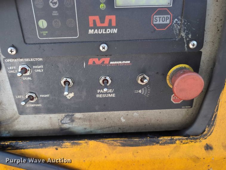 image for item EG2731 2011 Mauldin 1750C paver