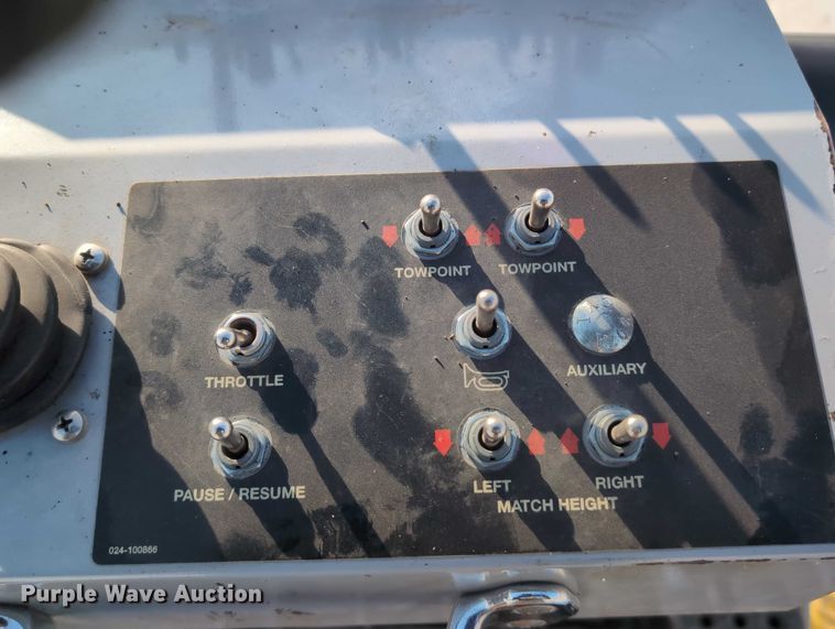 image for item EG2731 2011 Mauldin 1750C paver