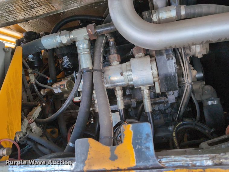 image for item EG2731 2011 Mauldin 1750C paver