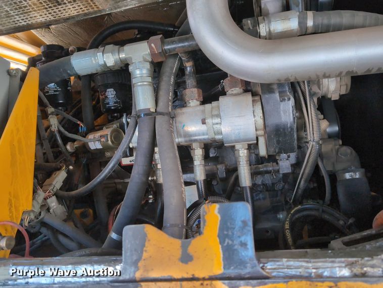 image for item EG2731 2011 Mauldin 1750C paver