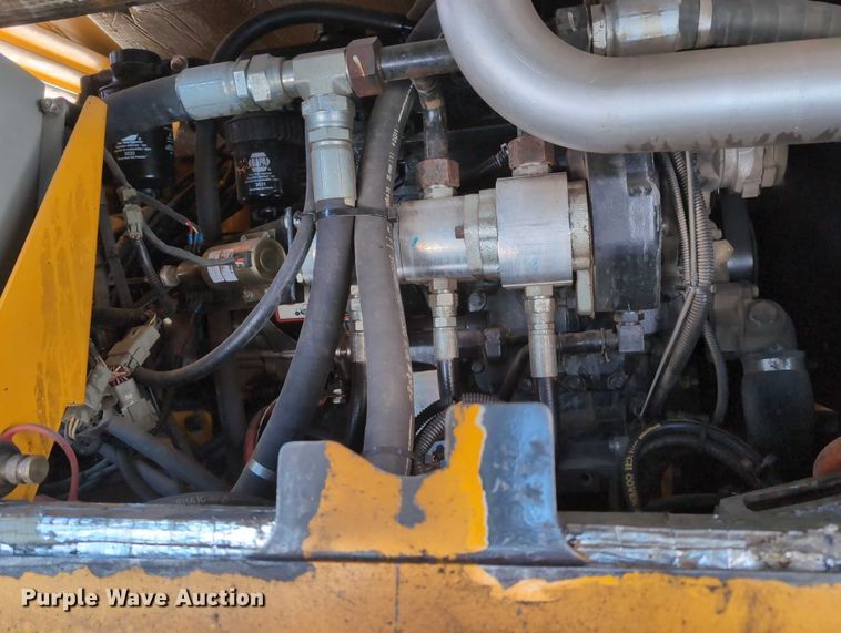 image for item EG2731 2011 Mauldin 1750C paver