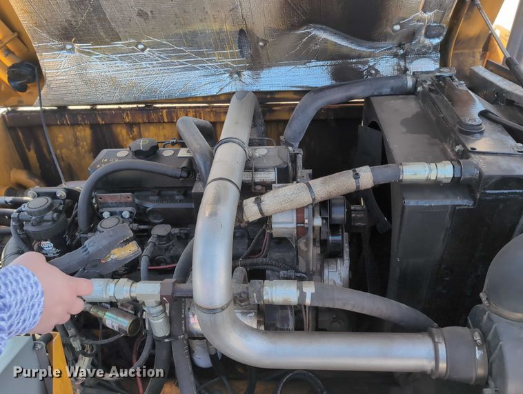 image for item EG2731 2011 Mauldin 1750C paver