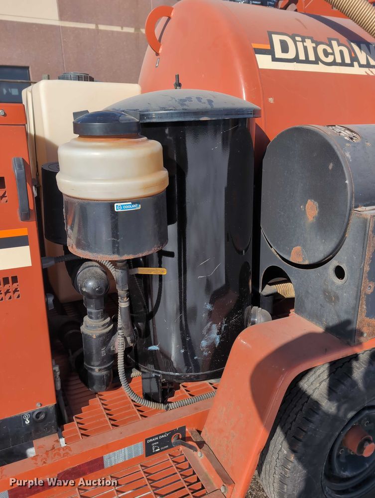 image for item EG2732 2005 Ditch Witch FX30S vacuum excavator