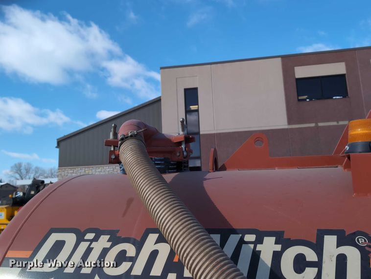 image for item EG2732 2005 Ditch Witch FX30S vacuum excavator