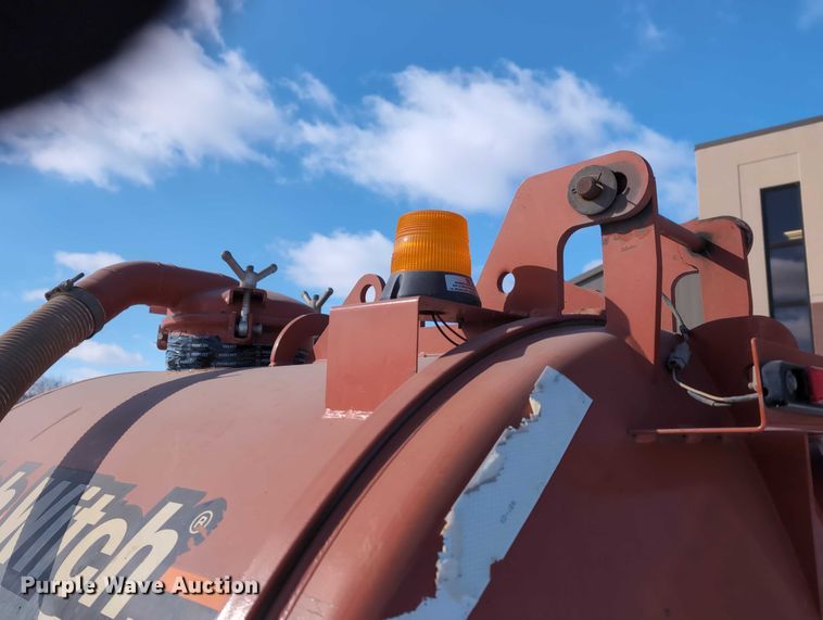 image for item EG2732 2005 Ditch Witch FX30S vacuum excavator