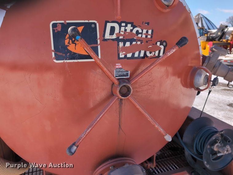 image for item EG2732 2005 Ditch Witch FX30S vacuum excavator