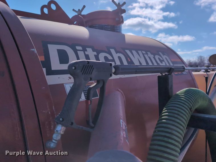 image for item EG2732 2005 Ditch Witch FX30S vacuum excavator