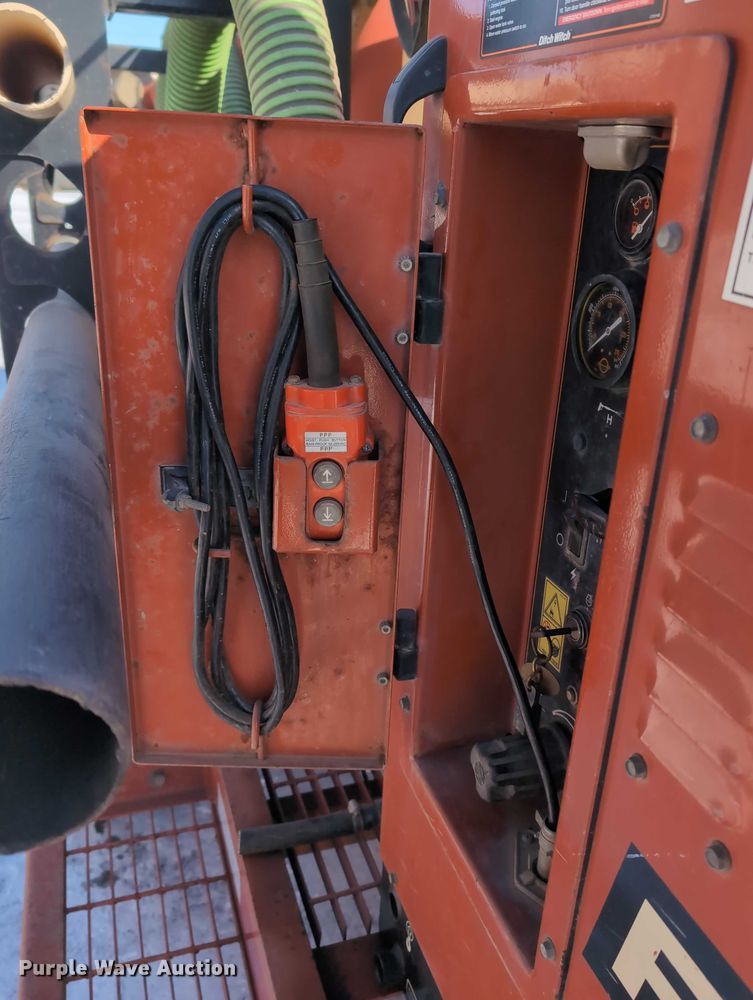 image for item EG2732 2005 Ditch Witch FX30S vacuum excavator